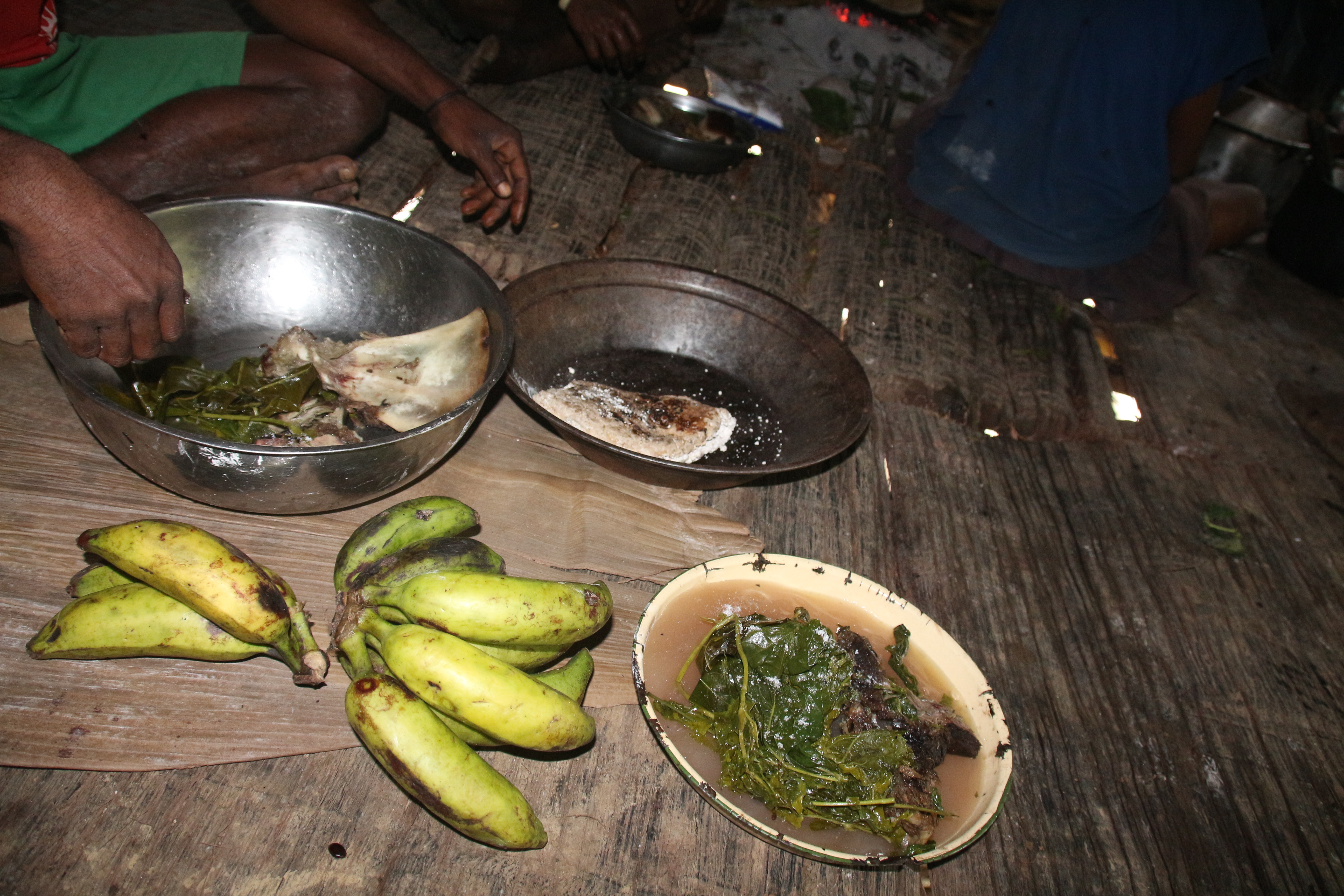 This is the meals, so massive, mine is just the small one and I could only finish half, as PNG can finish the big one. This meal is sago and vegetable with some fish.
